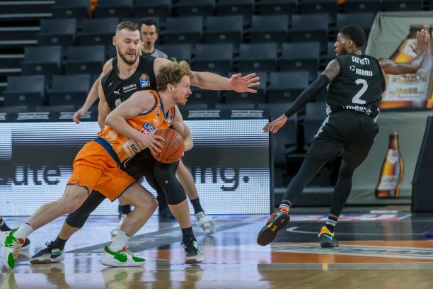 最终稳稳地 最终稳稳地