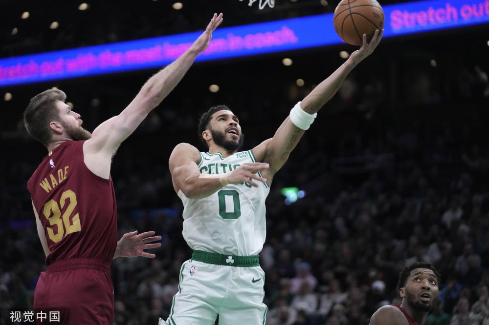 在球场灯光 在球场灯光