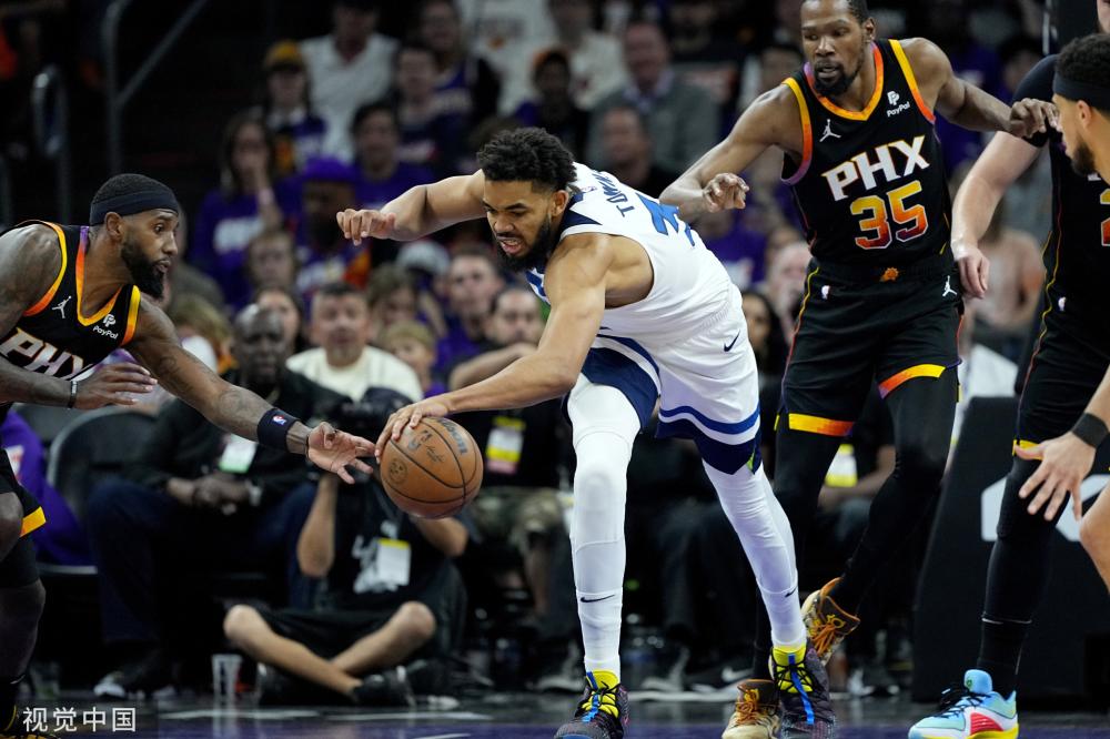 在球场灯光 在球场灯光